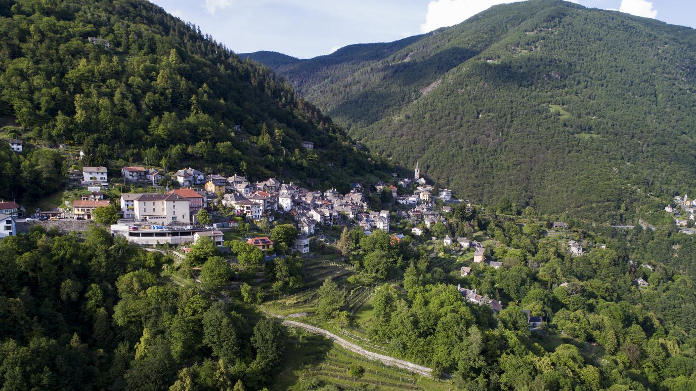 Panoramic view of the Onsernone Valley — Loco, Ticino