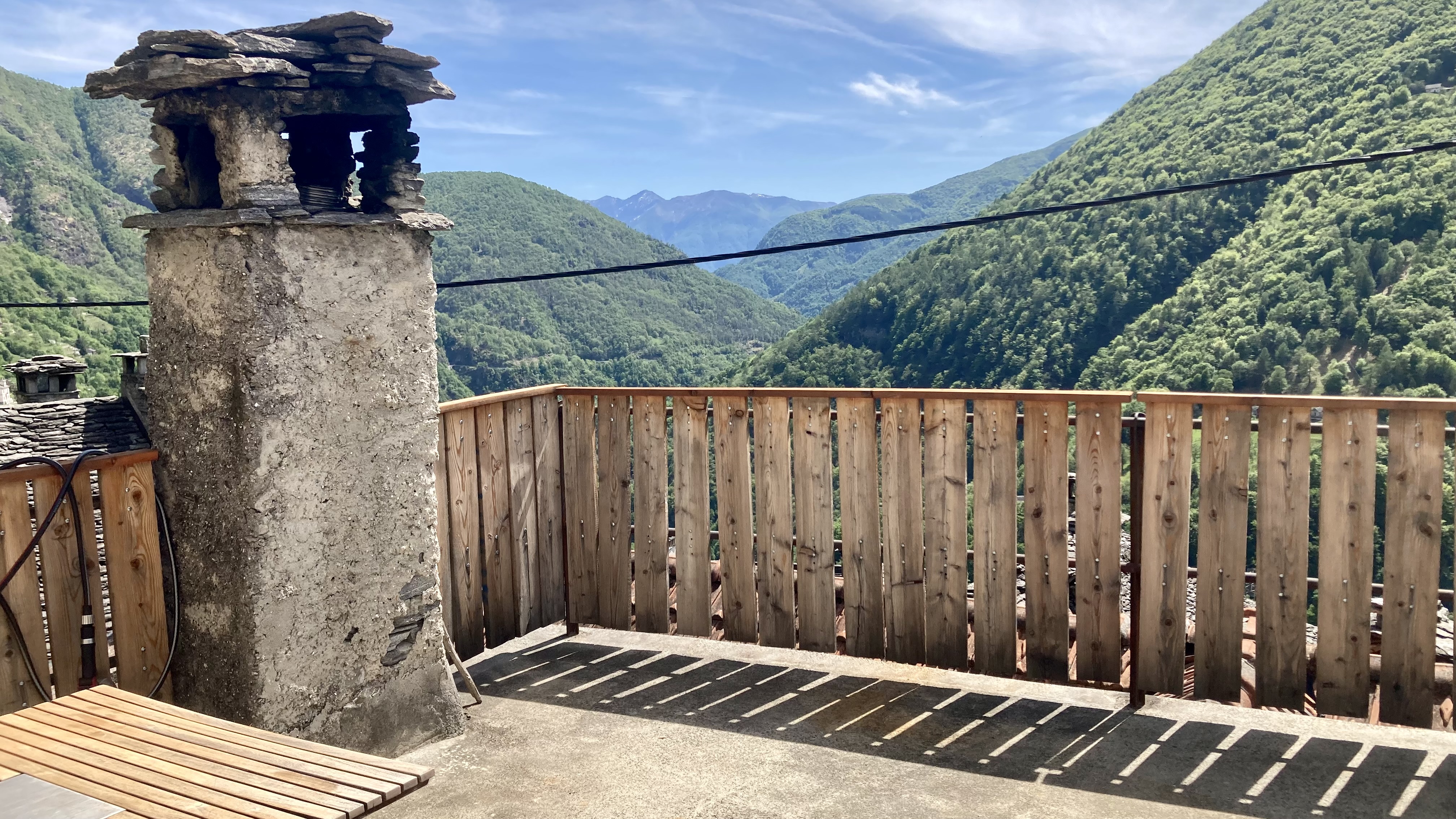 Terrasse panoramique — vue sur la vallée